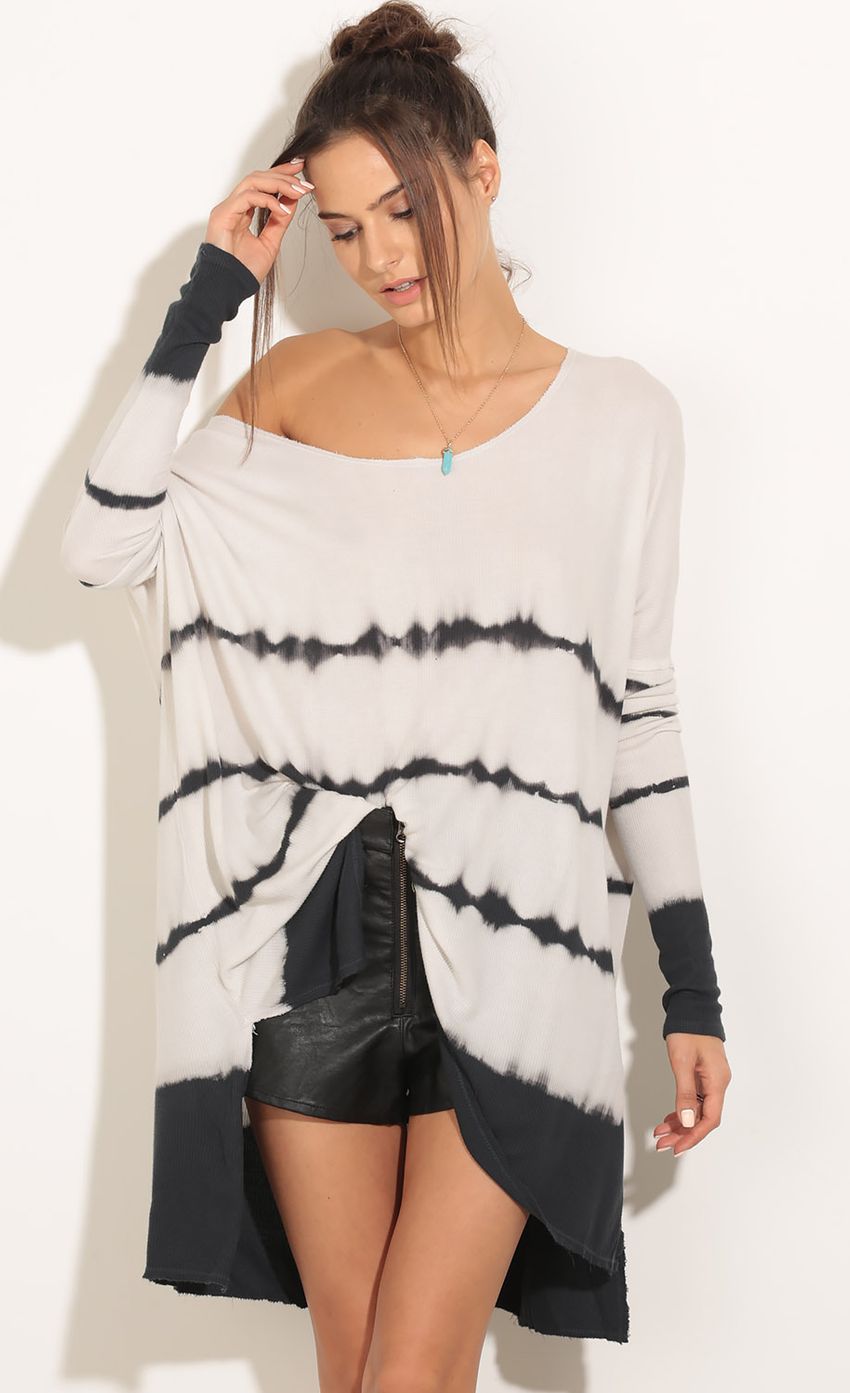 Picture Oversized Tie-Dye Knit Tunic In White And Grey. Source: https://media-img.lucyinthesky.com/data/Mar16_1/850xAUTO/0Y5A9340.JPG