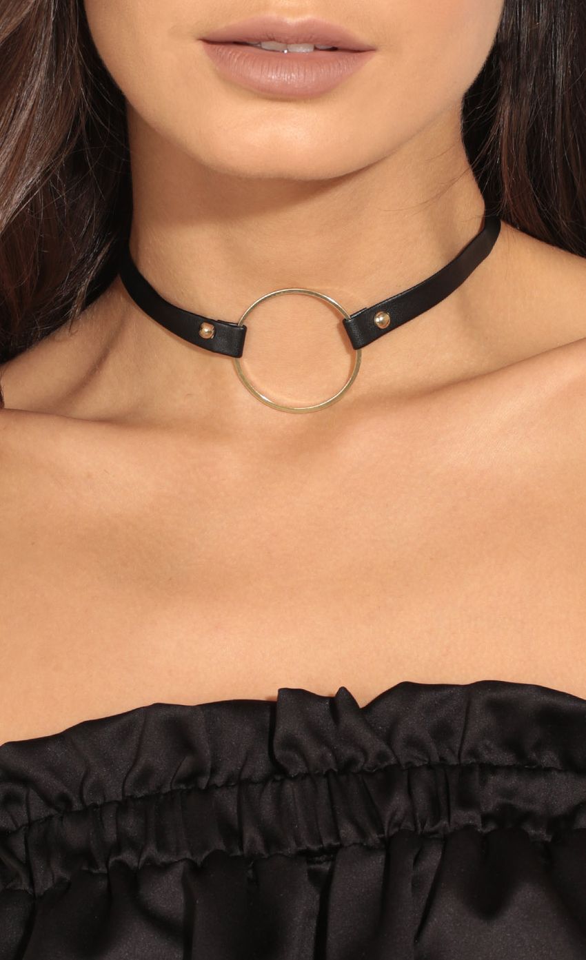 Picture Faux Leather Circle Choker Necklace. Source: https://media-img.lucyinthesky.com/data/Mar17_1/850xAUTO/0Y5A6794.JPG