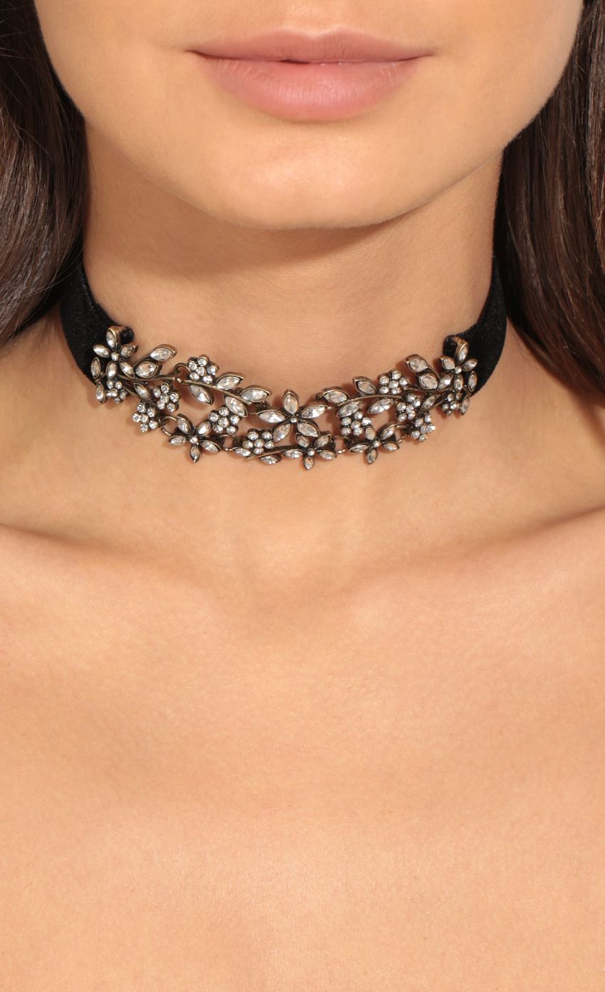 Picture Floral Brocade Velvet Choker Necklace. Source: https://media-img.lucyinthesky.com/data/Mar17_2/850xAUTO/0Y5A2963.JPG