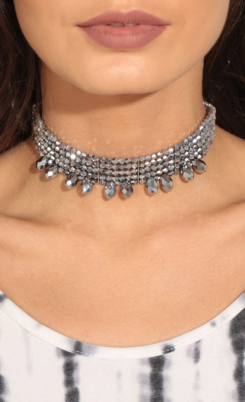 Picture Beaded Shimmer Choker Necklace. Source: https://media-img.lucyinthesky.com/data/Mar17_2/850xAUTO/0Y5A9636.JPG