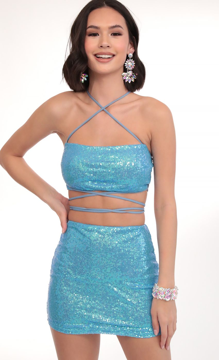 Picture Iridescent Sequin Set in Blue. Source: https://media-img.lucyinthesky.com/data/Mar20_2/850xAUTO/781A0380.JPG