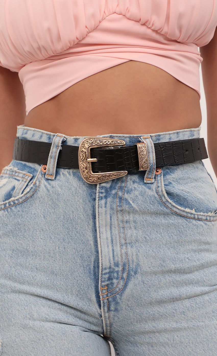 Picture Western Cowgirl Belt in Black and Gold. Source: https://media-img.lucyinthesky.com/data/Mar21_1/850xAUTO/AT2A2014_COPY.JPG