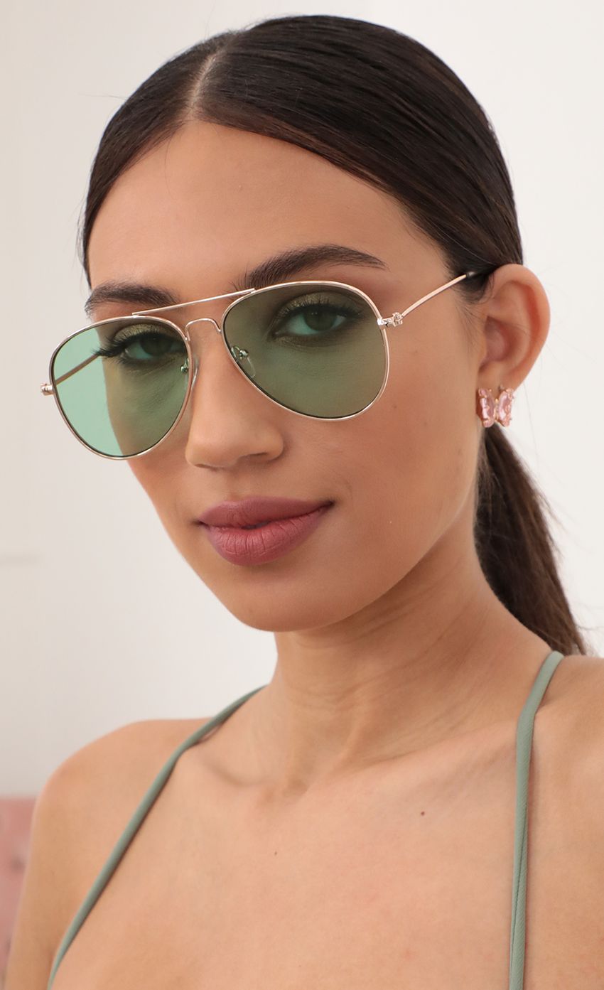 Picture Iconic Retro Aviator Sunglasses in Green. Source: https://media-img.lucyinthesky.com/data/Mar21_1/850xAUTO/AT2A3063_COPY.JPG