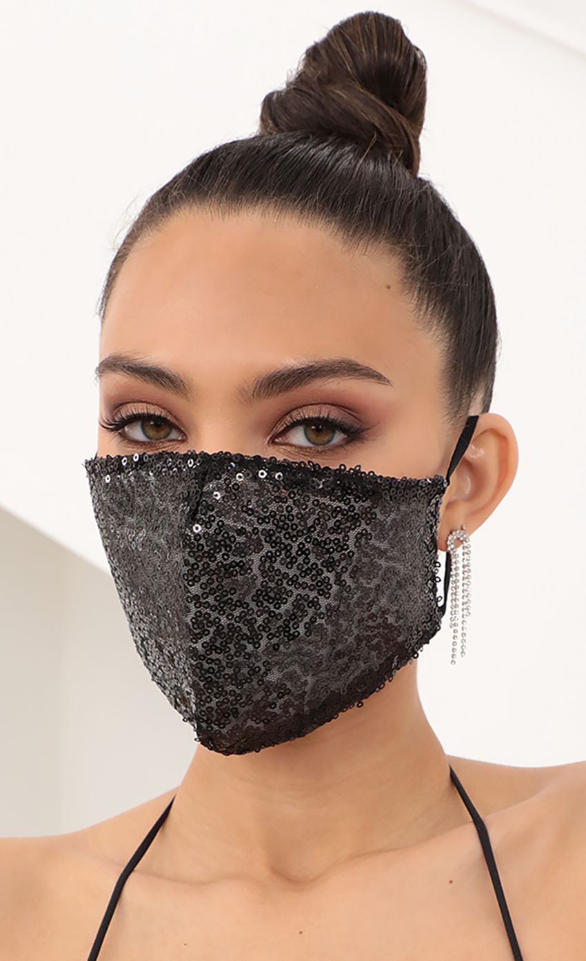 Picture Black Sequined Face Mask. Source: https://media-img.lucyinthesky.com/data/Mar21_2/850xAUTO/AT2A07641.JPG