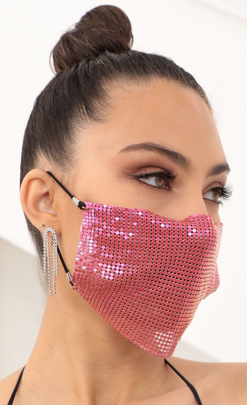 Picture Fuchsia Metal Chainmail Face Mask. Source: https://media-img.lucyinthesky.com/data/Mar21_2/850xAUTO/AT2A0860_COPY.JPG