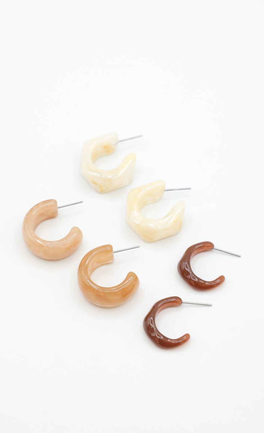 Picture She's Natural Earring Hoop Set in Brown. Source: https://media-img.lucyinthesky.com/data/Mar22_2/850xAUTO/1J7A0009.JPG