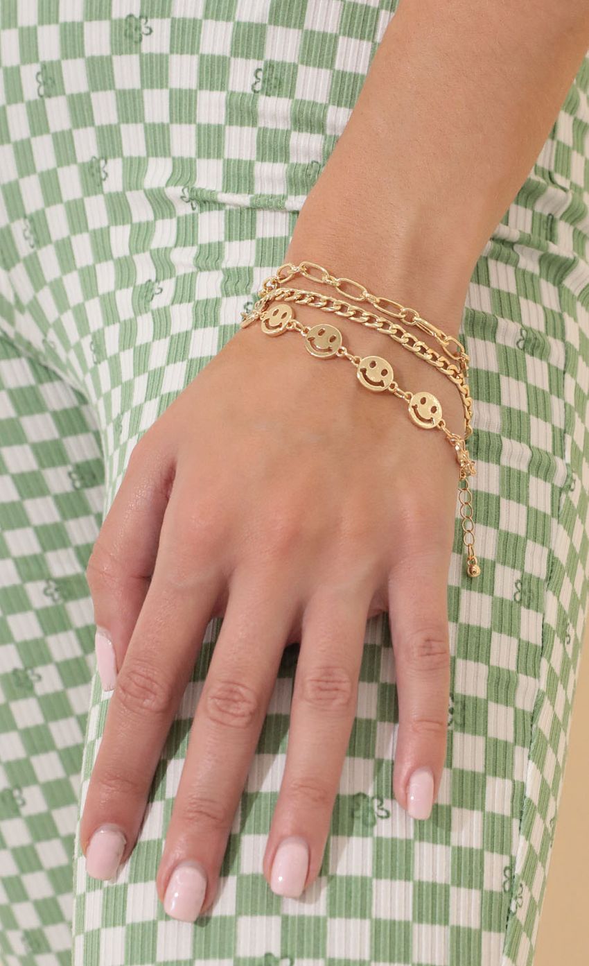 Picture Silly Me Bracelet Set in Gold. Source: https://media-img.lucyinthesky.com/data/Mar22_2/850xAUTO/1V9A76611.JPG