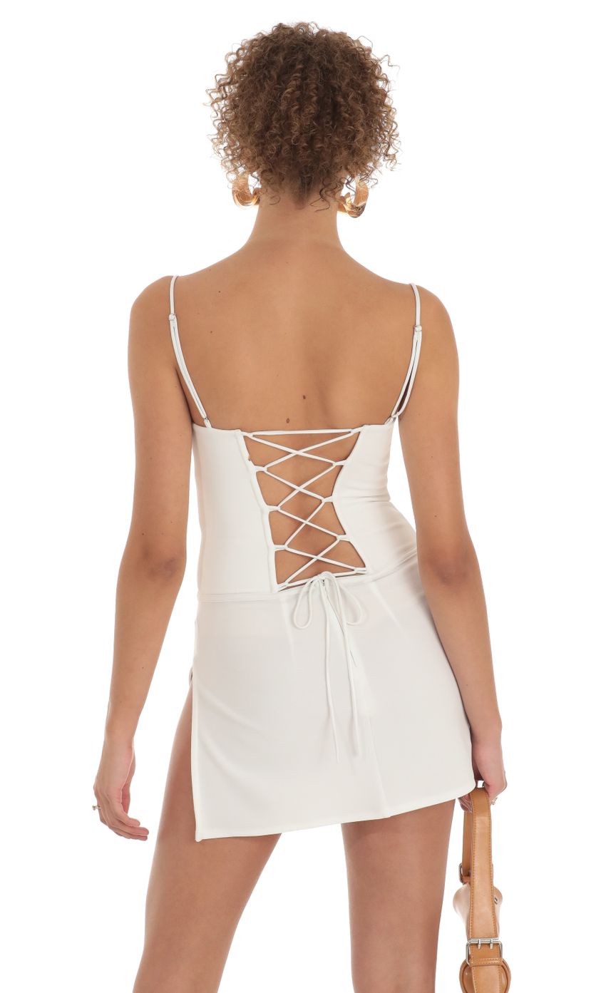 Picture Sweetheart Corset Dress in White. Source: https://media-img.lucyinthesky.com/data/Mar23/850xAUTO/7100a6a9-7873-44fc-afc3-7c399826dc85.jpg