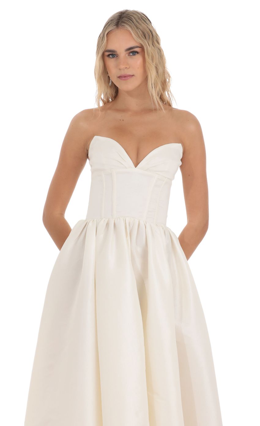Picture Corset Strapless Gown Dress in White. Source: https://media-img.lucyinthesky.com/data/Mar24/850xAUTO/2f94c642-4039-4349-8d7a-6f81fcaa2c0d.jpg