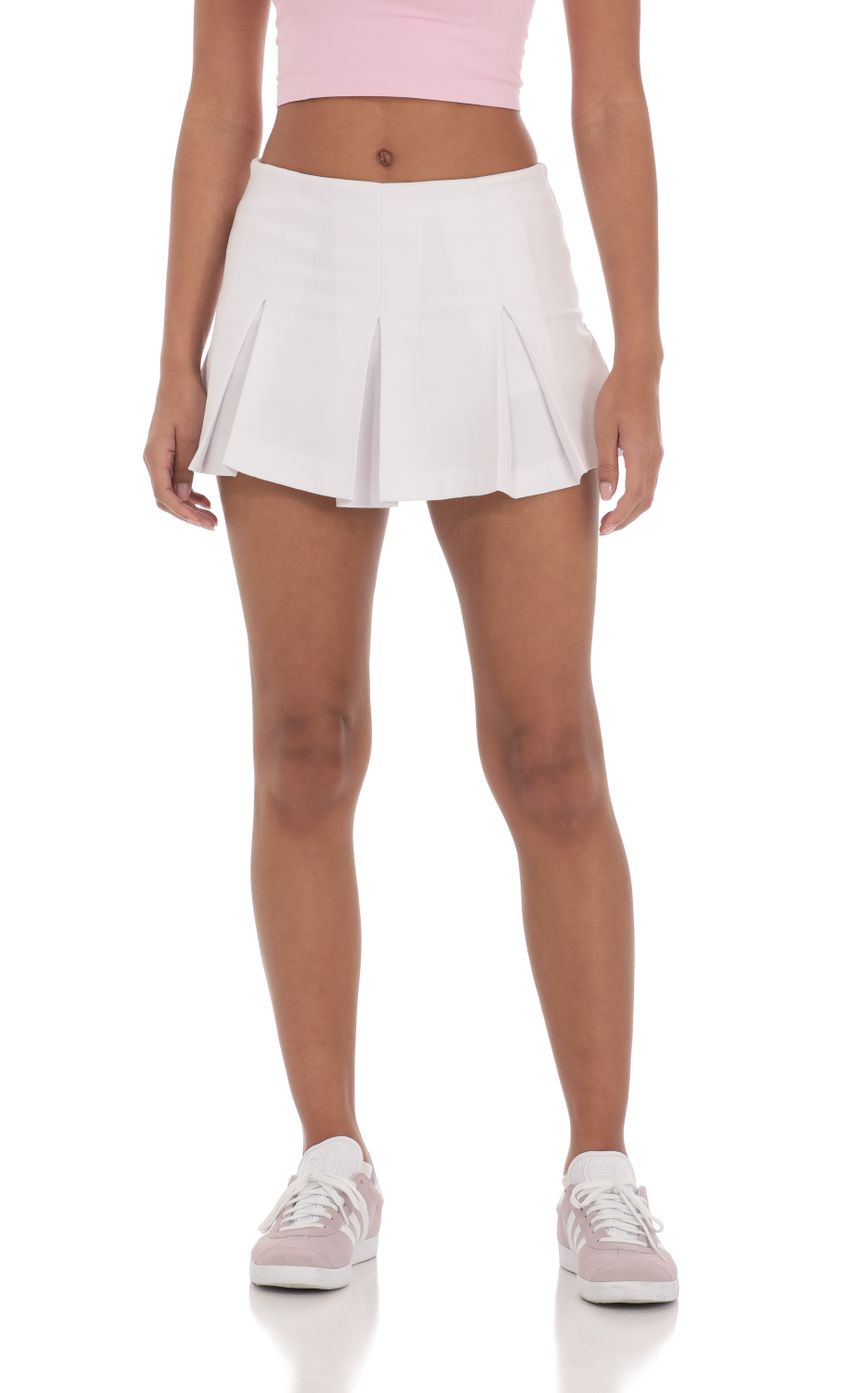 Picture Pleated Skort in White. Source: https://media-img.lucyinthesky.com/data/Mar24/850xAUTO/5a805697-4ce2-4eac-a297-7280d43f012e.jpg