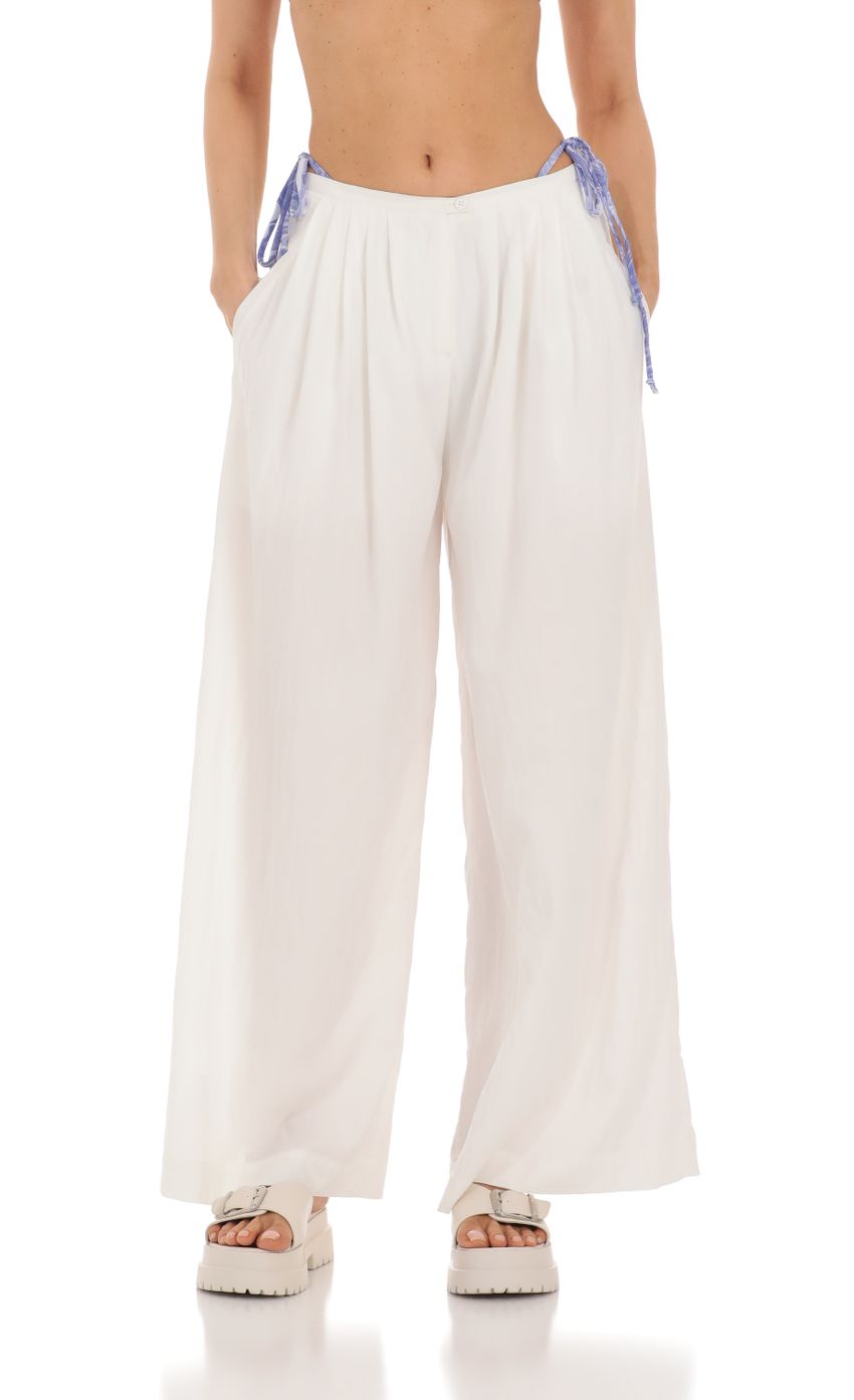 Picture Wide Leg Pants in White. Source: https://media-img.lucyinthesky.com/data/Mar24/850xAUTO/710ef406-76ec-41a6-ab68-48057c0621d0.jpg