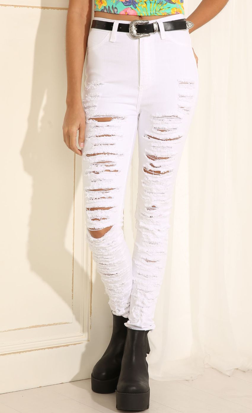 Picture Lacerated Skinny Jeans In White. Source: https://media-img.lucyinthesky.com/data/May15_1/850xAUTO/0Y5A1616.JPG