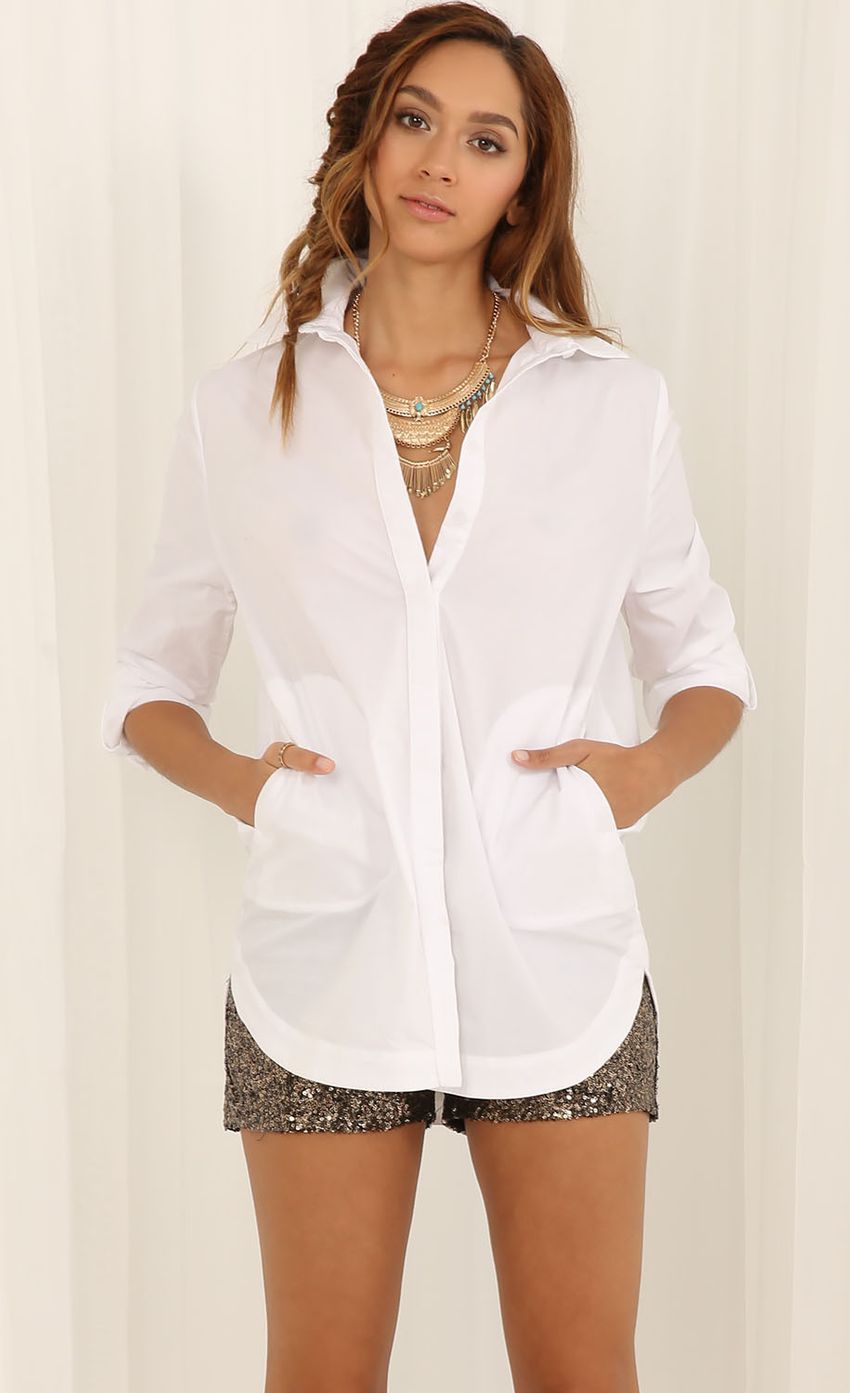 Picture Deep Pockets Rounded Blouse In White. Source: https://media-img.lucyinthesky.com/data/May15_2/850xAUTO/0Y5A4217.JPG