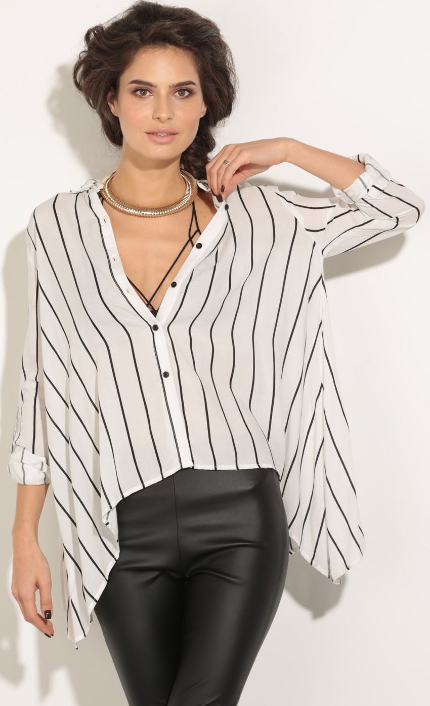 Picture High-Low Stripped Day Top In White. Source: https://media-img.lucyinthesky.com/data/May16_1/850xAUTO/0Y5A7089.JPG