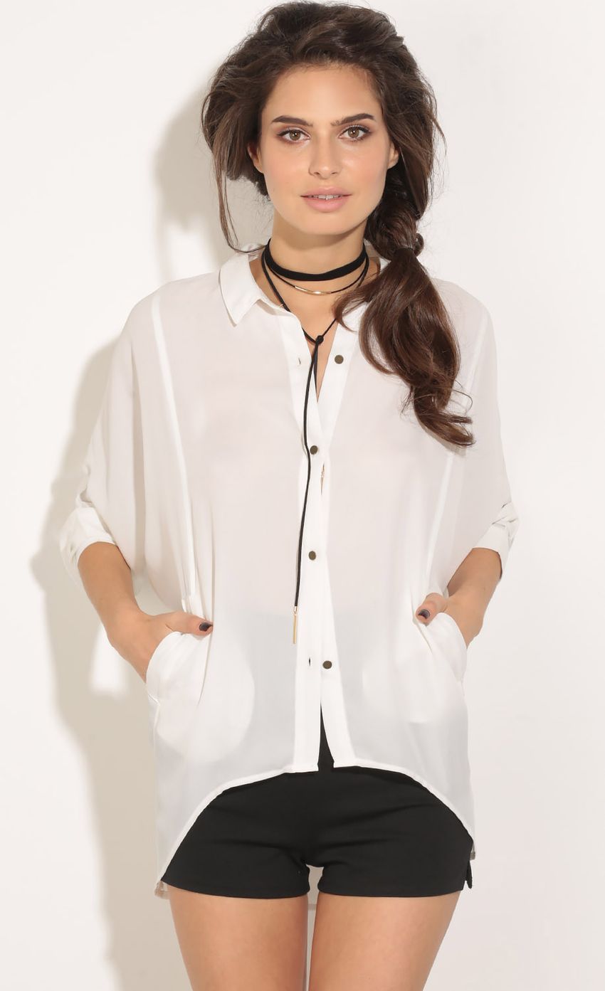 Picture Classic Day Top In White. Source: https://media-img.lucyinthesky.com/data/May16_1/850xAUTO/0Y5A7973.JPG