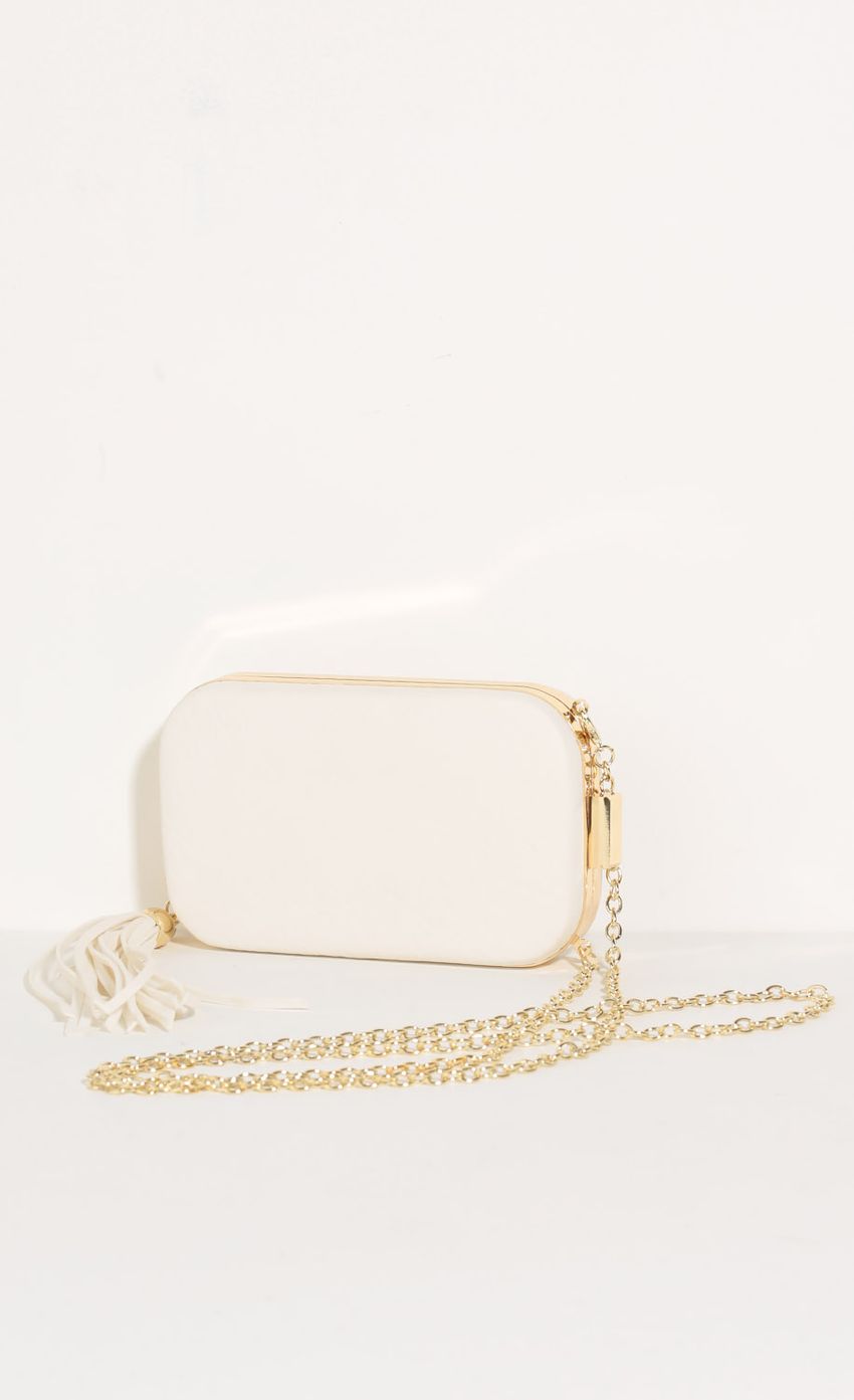 Picture Tassel Clutch Purse In Cream. Source: https://media-img.lucyinthesky.com/data/May16_2/850xAUTO/0Y5A1815.JPG