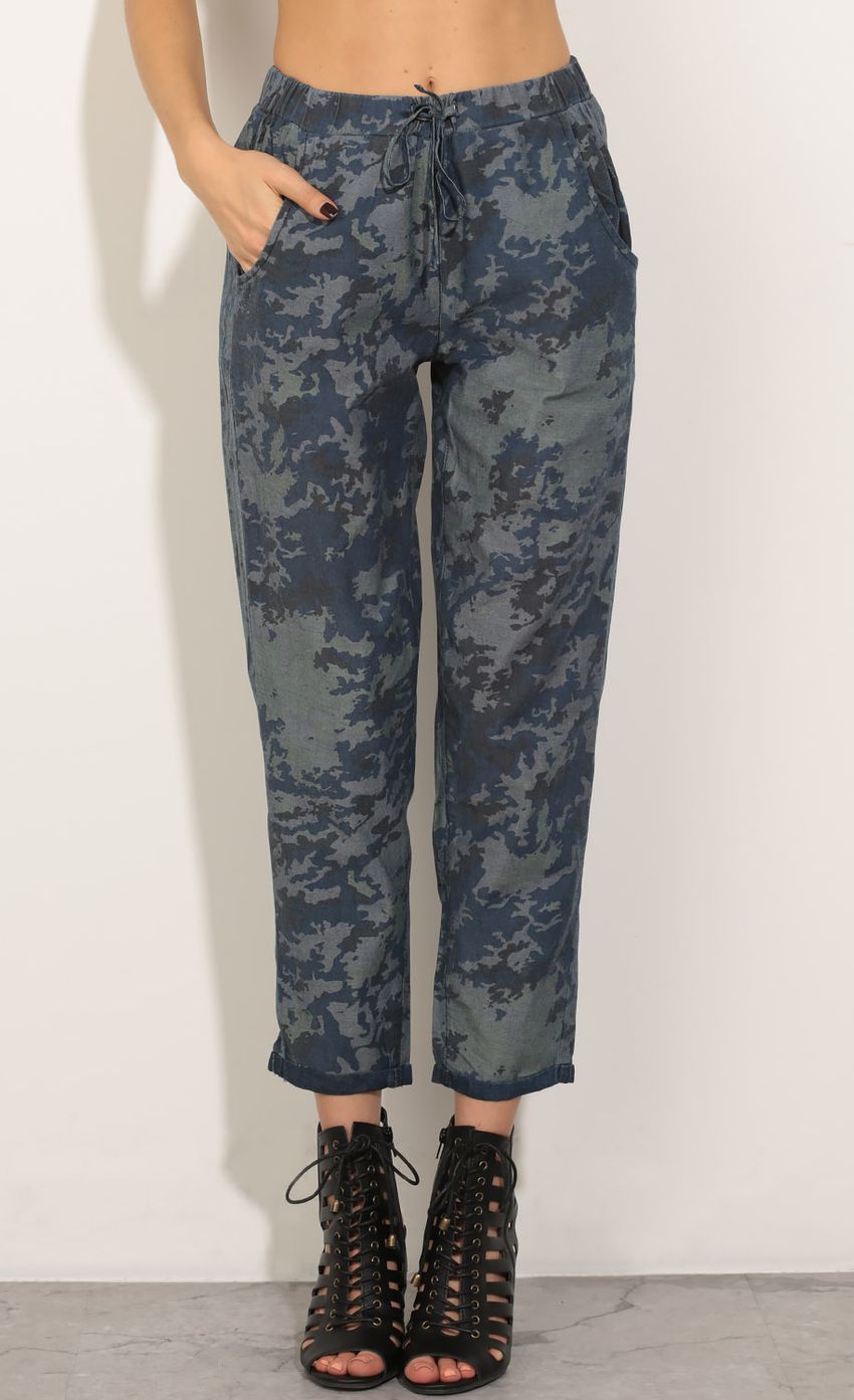 Picture Speckled Day Pants In Blue. Source: https://media-img.lucyinthesky.com/data/May16_2/850xAUTO/0Y5A7173.JPG