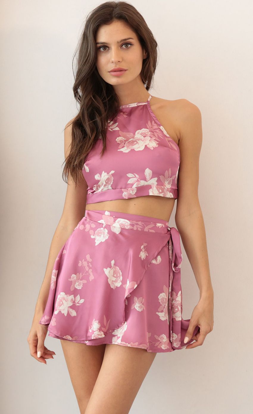 Picture Beverly Hills Two Piece Set In Satin Floral. Source: https://media-img.lucyinthesky.com/data/May18_2/850xAUTO/0Y5A6310.JPG