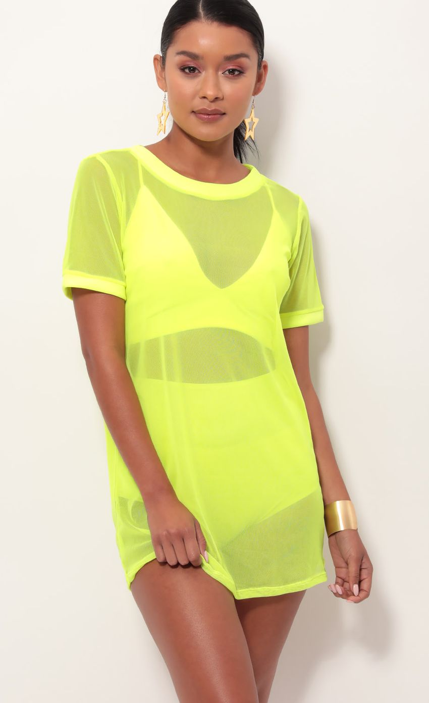 Picture Neon Yellow Edge Three Piece Set. Source: https://media-img.lucyinthesky.com/data/May19_2/850xAUTO/781A8379.JPG