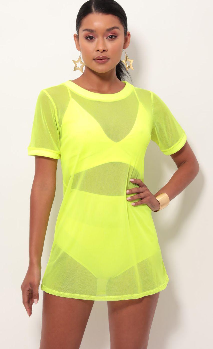 Picture Neon Yellow Edge Three Piece Set. Source: https://media-img.lucyinthesky.com/data/May19_2/850xAUTO/781A8383.JPG