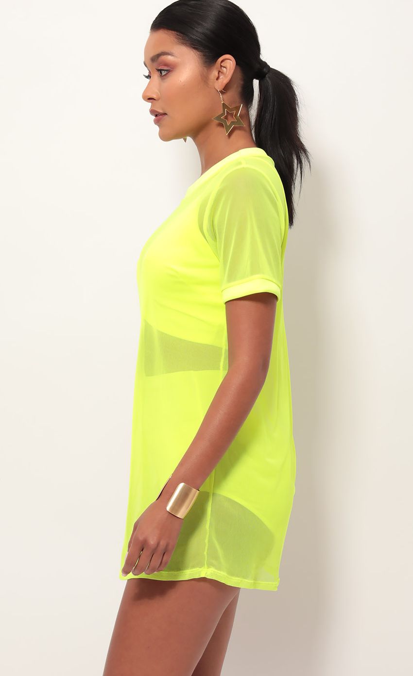 Picture Neon Yellow Edge Three Piece Set. Source: https://media-img.lucyinthesky.com/data/May19_2/850xAUTO/781A8391.JPG