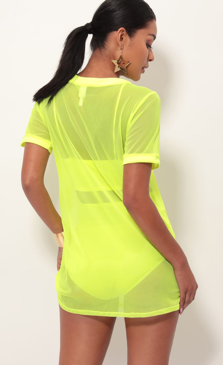 Picture Neon Yellow Edge Three Piece Set. Source: https://media-img.lucyinthesky.com/data/May19_2/850xAUTO/781A8403.JPG