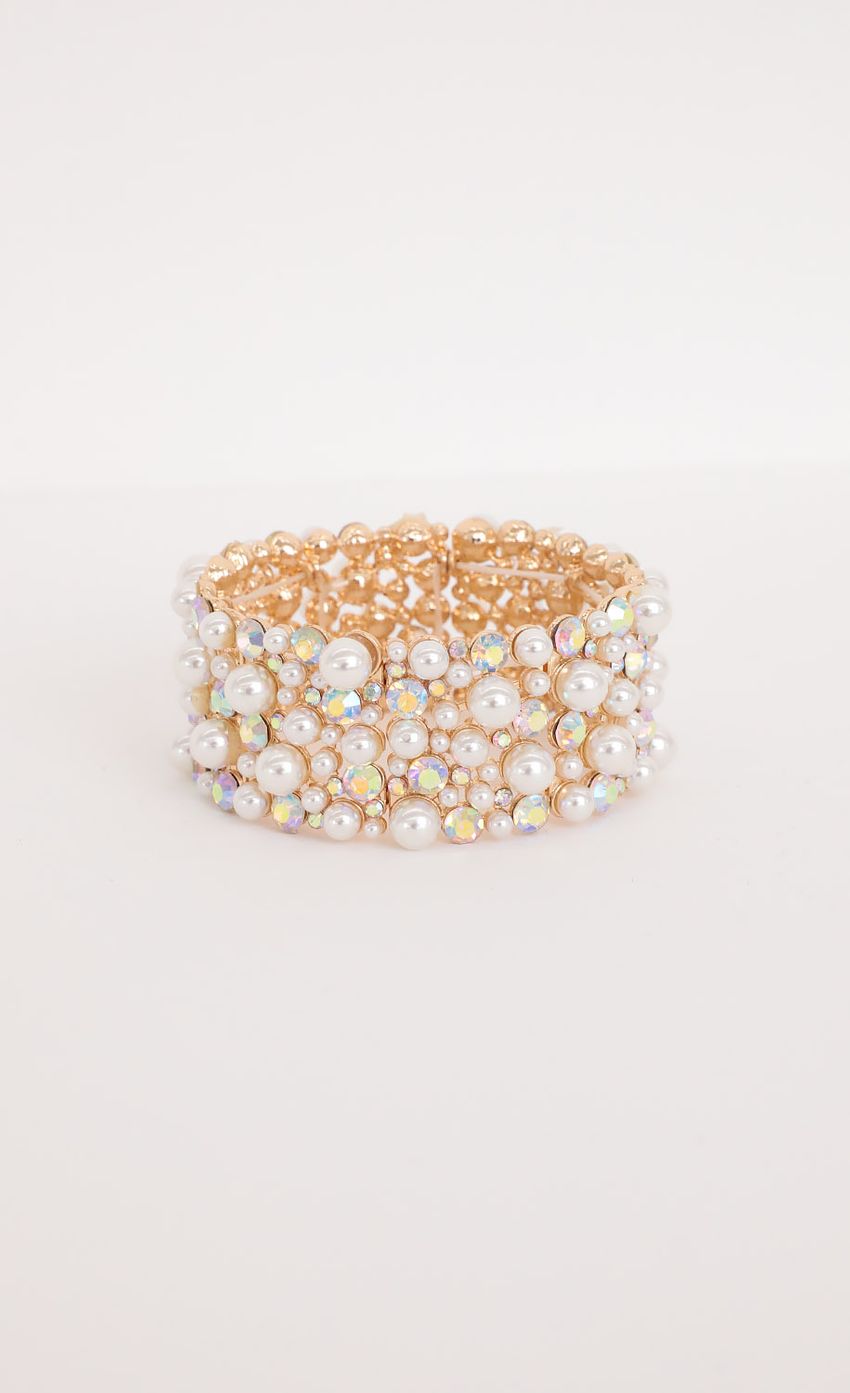 Picture Princess Pearl and Crystal Bracelet. Source: https://media-img.lucyinthesky.com/data/May20_2/850xAUTO/781A4982.JPG