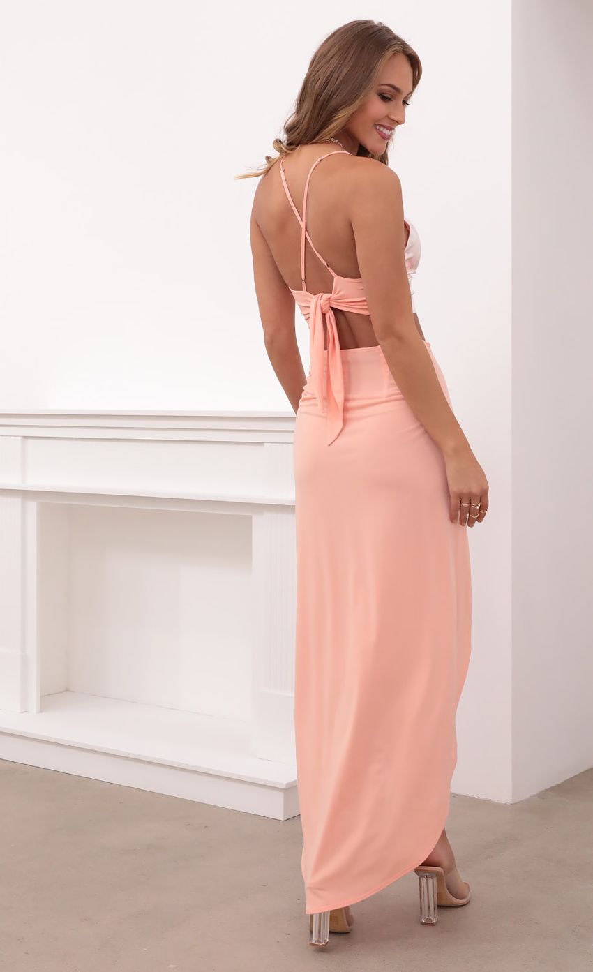 Picture Maxi Set in White and Salmon. Source: https://media-img.lucyinthesky.com/data/May21_1/850xAUTO/1V9A0361.JPG