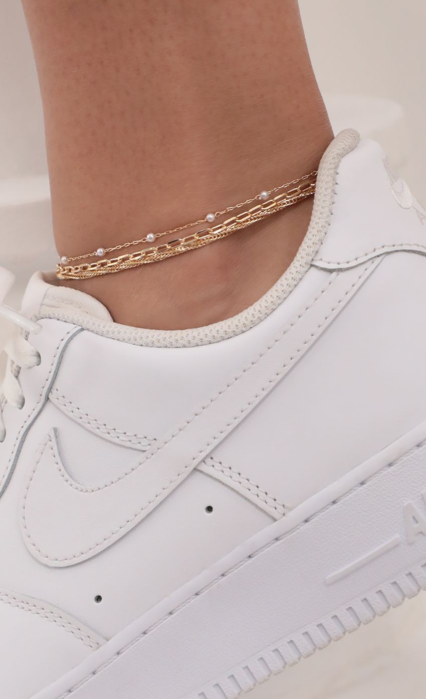 Picture Pearls and Chains Anklet. Source: https://media-img.lucyinthesky.com/data/May21_1/850xAUTO/AT2A5104.JPG