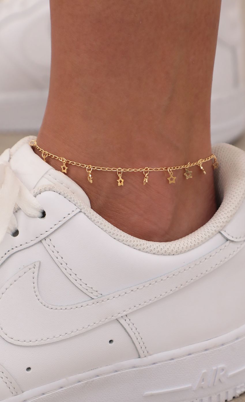 Picture Dangling Stars Anklet in Gold. Source: https://media-img.lucyinthesky.com/data/May21_1/850xAUTO/AT2A7027.JPG