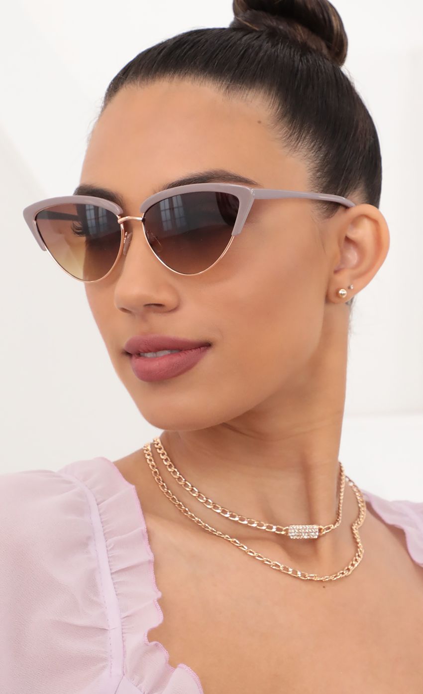 Picture Hollywood Cat-Eye Sunglasses in Lilac. Source: https://media-img.lucyinthesky.com/data/May21_2/850xAUTO/AT2A0050.JPG
