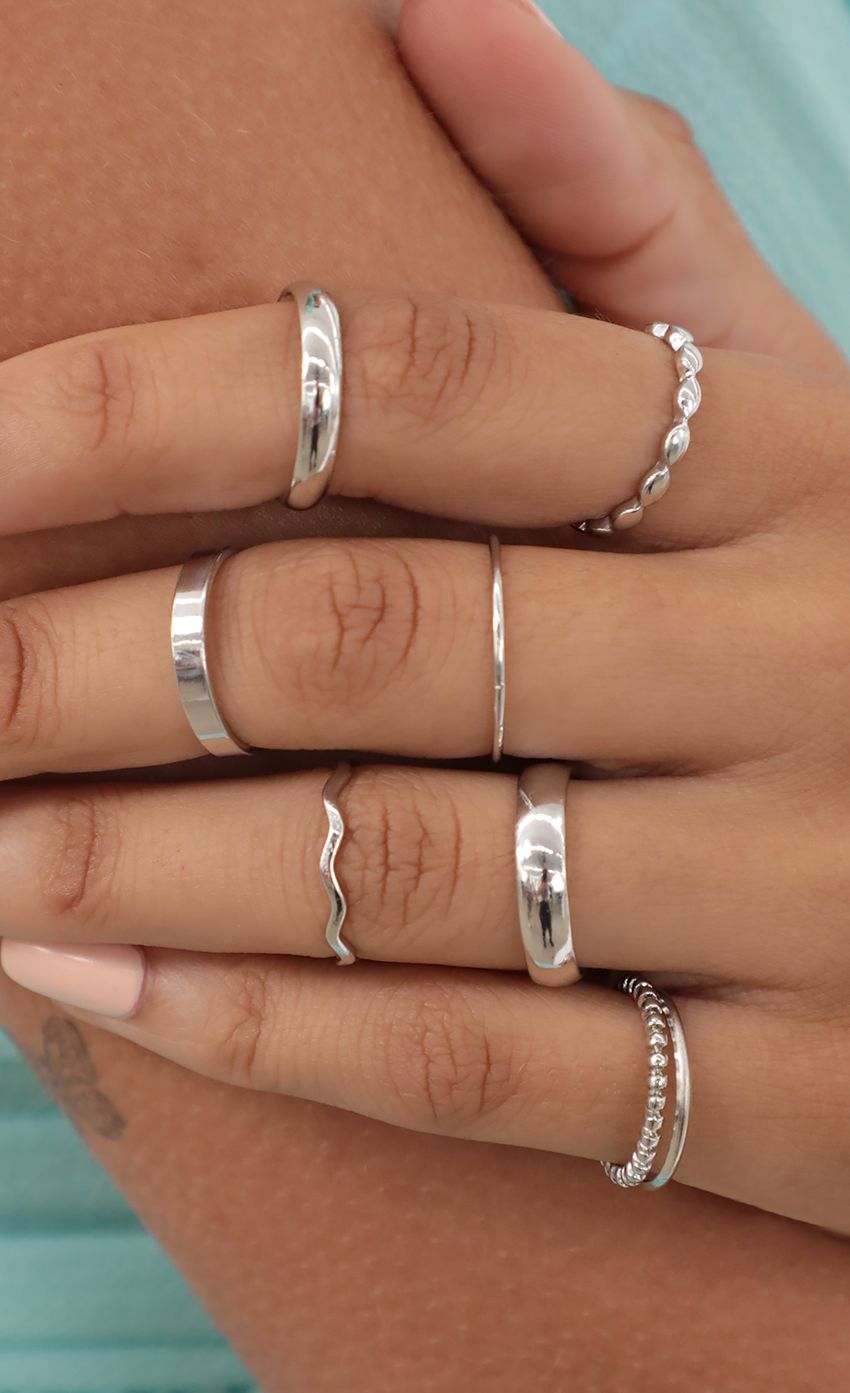 Picture Minimalistic Silver Ring Set. Source: https://media-img.lucyinthesky.com/data/May21_2/850xAUTO/AT2A1147.JPG