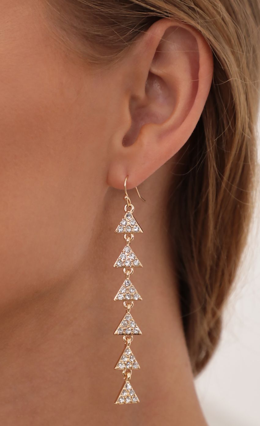 Picture Pave Triangle Cascade in Gold. Source: https://media-img.lucyinthesky.com/data/May21_2/850xAUTO/AT2A7496.JPG