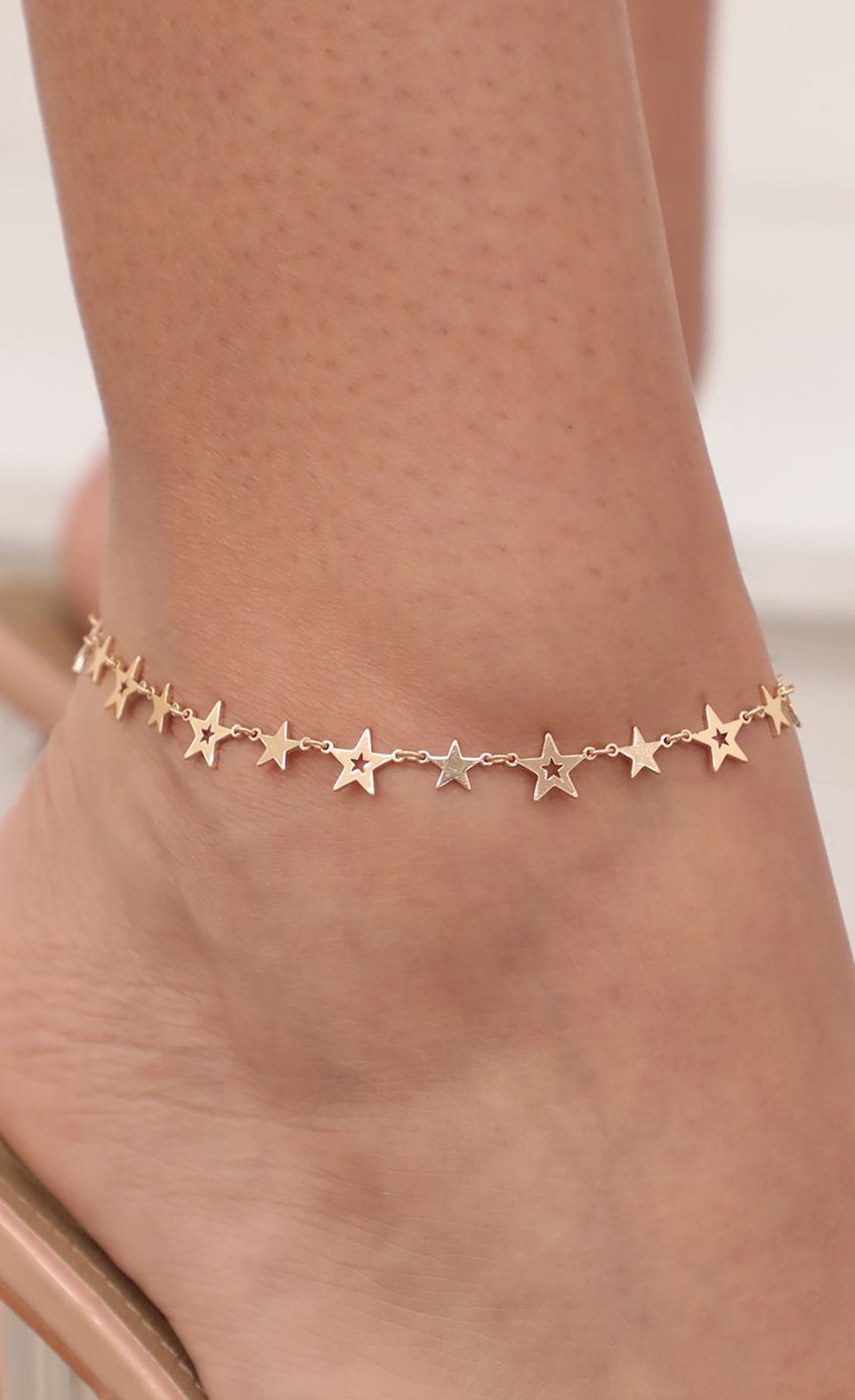 Picture Super Star Anklet in Gold. Source: https://media-img.lucyinthesky.com/data/May21_2/850xAUTO/AT2A9042.JPG