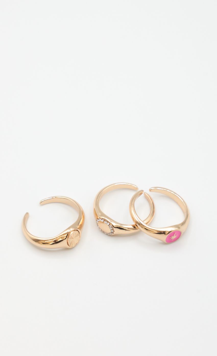 Picture Super Wonderful Rings in Gold. Source: https://media-img.lucyinthesky.com/data/May22_1/850xAUTO/1J7A0013.JPG
