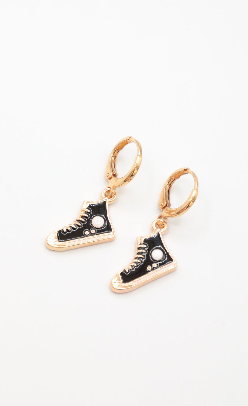 Picture Kicking Back Being Cool Earring in Black. Source: https://media-img.lucyinthesky.com/data/May22_1/850xAUTO/1J7A0028.JPG