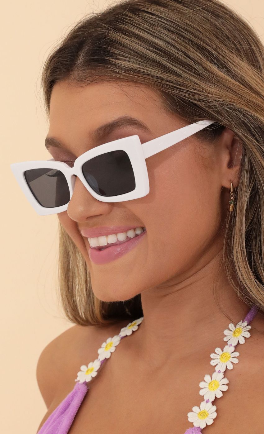 Picture Time For Sunshine Sunglasses in White. Source: https://media-img.lucyinthesky.com/data/May22_1/850xAUTO/1V9A4593.JPG