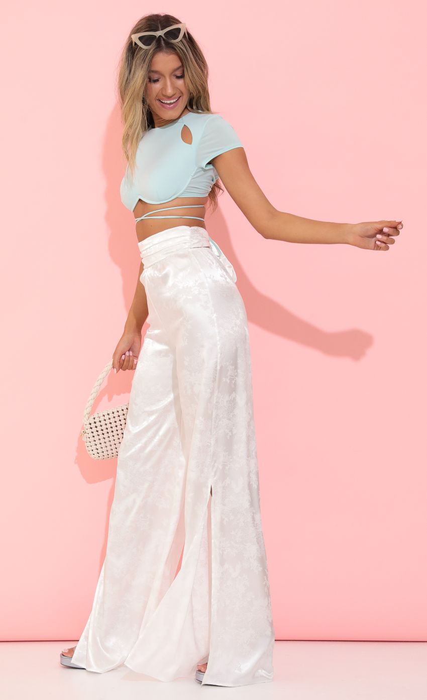 Picture Wide Leg Pants in Floral White. Source: https://media-img.lucyinthesky.com/data/May22_1/850xAUTO/1V9A8682.JPG
