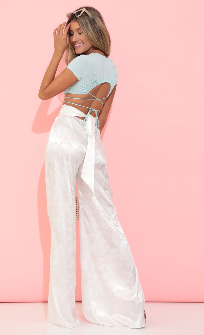 Picture Wide Leg Pants in Floral White. Source: https://media-img.lucyinthesky.com/data/May22_1/850xAUTO/1V9A8752.JPG