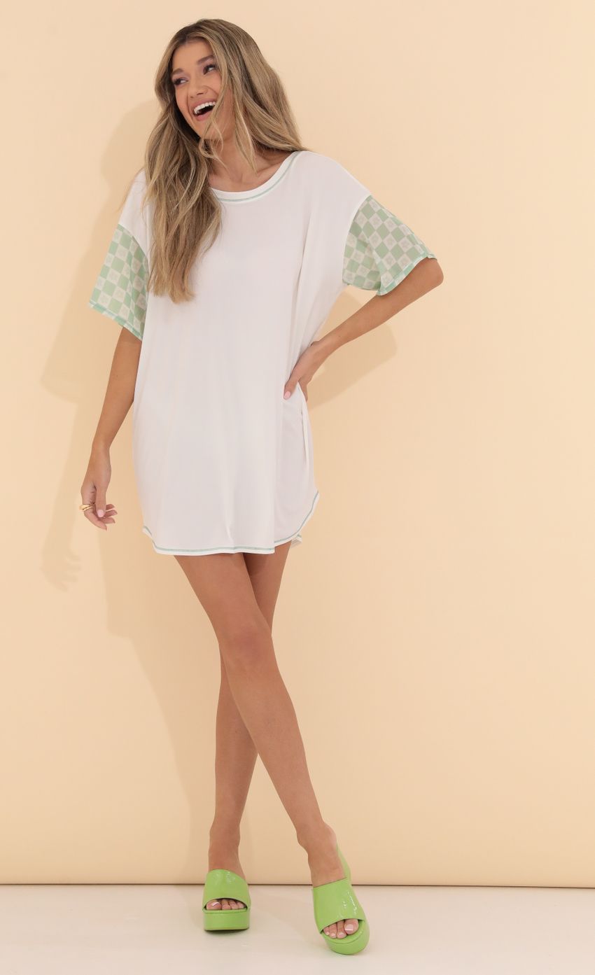 Picture Lessie Shirt Dress in White and Green Checkers. Source: https://media-img.lucyinthesky.com/data/May22_2/850xAUTO/1V9A0311.JPG