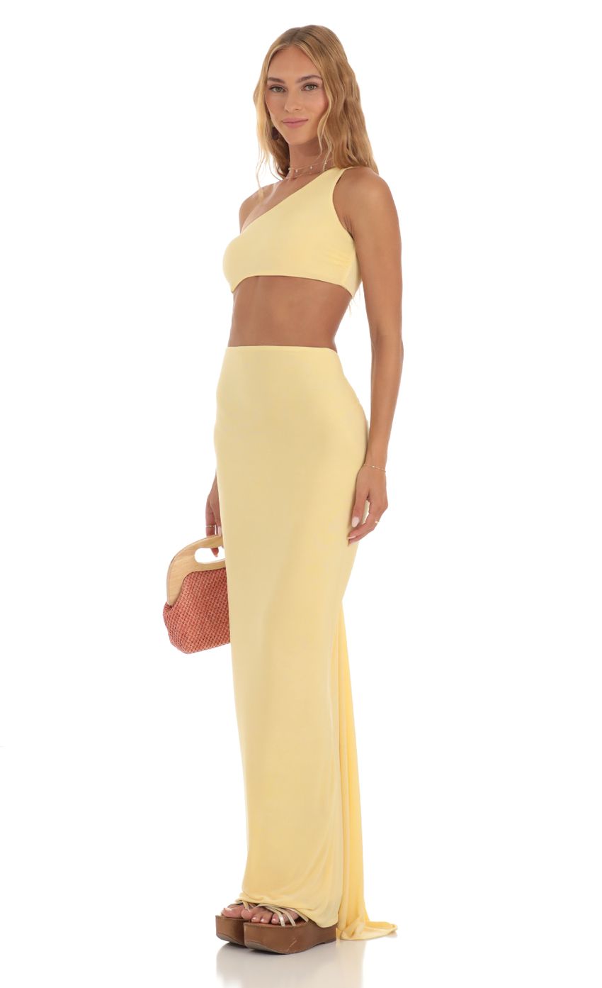 Picture One Shoulder Two Piece Maxi Skirt Set in Yellow. Source: https://media-img.lucyinthesky.com/data/May23/850xAUTO/8b2b29d1-2152-4f6c-b446-2d83341027dc.jpg