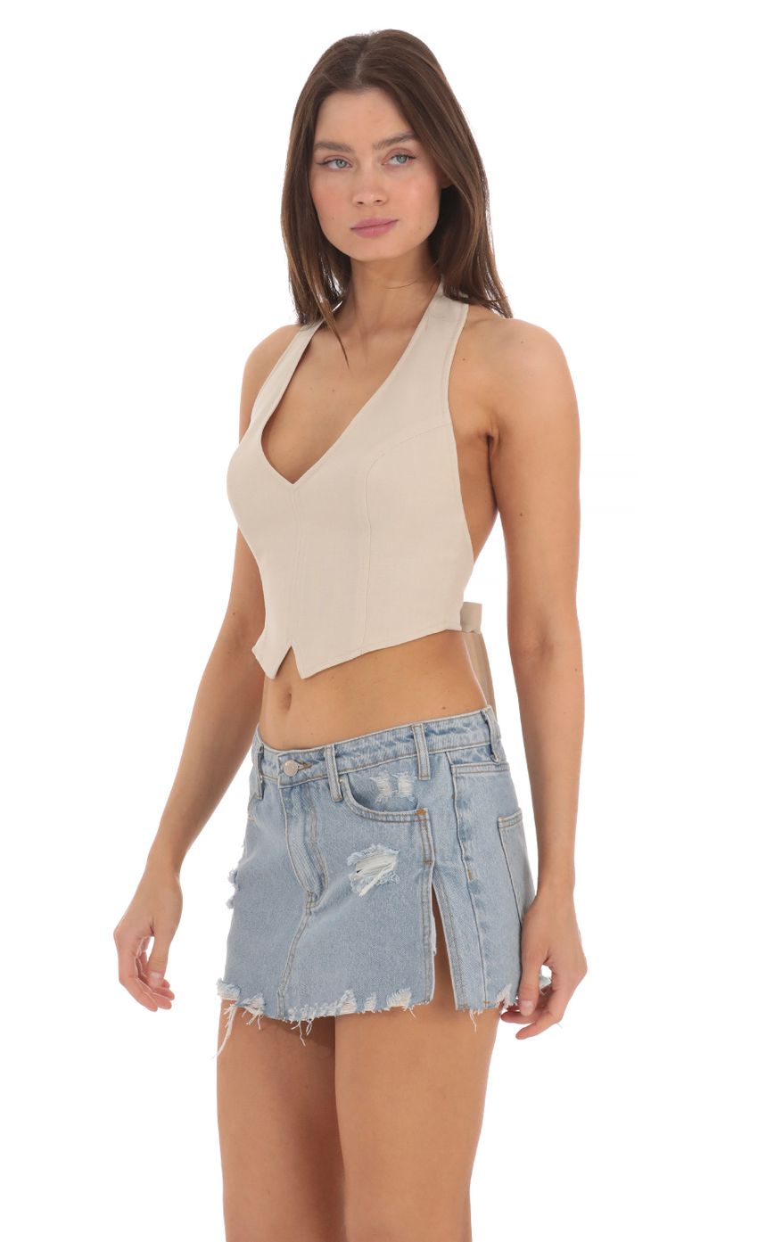 Picture Linen Halter Top in Beige. Source: https://media-img.lucyinthesky.com/data/May24/850xAUTO/061f051b-160a-4b10-acba-5530c66551f1.jpg