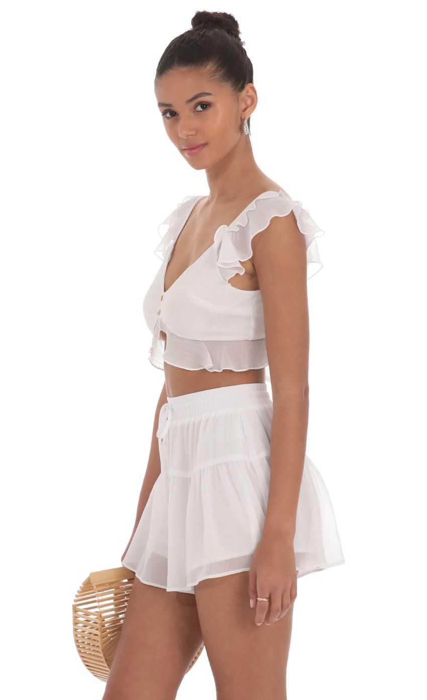 Picture Crinkle Chiffon Set in White. Source: https://media-img.lucyinthesky.com/data/May24/850xAUTO/2613fd1b-4df3-4001-9661-69fb2c1a66ff.jpg