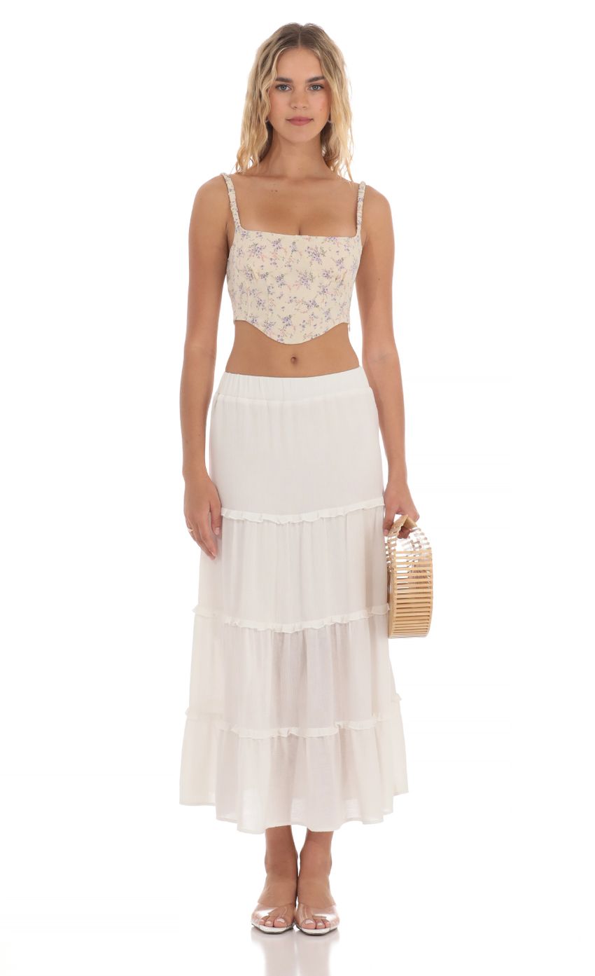 Picture Flowy Maxi Skirt in White. Source: https://media-img.lucyinthesky.com/data/May24/850xAUTO/43698df7-cc28-442e-b0a4-87c1ade62338.jpg