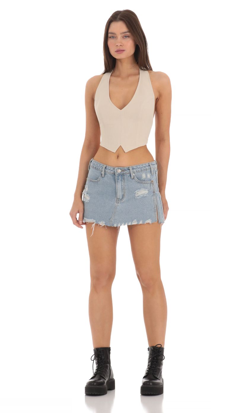 Picture Linen Halter Top in Beige. Source: https://media-img.lucyinthesky.com/data/May24/850xAUTO/71e44b56-d076-4320-88c8-eeb14db0d0f7.jpg