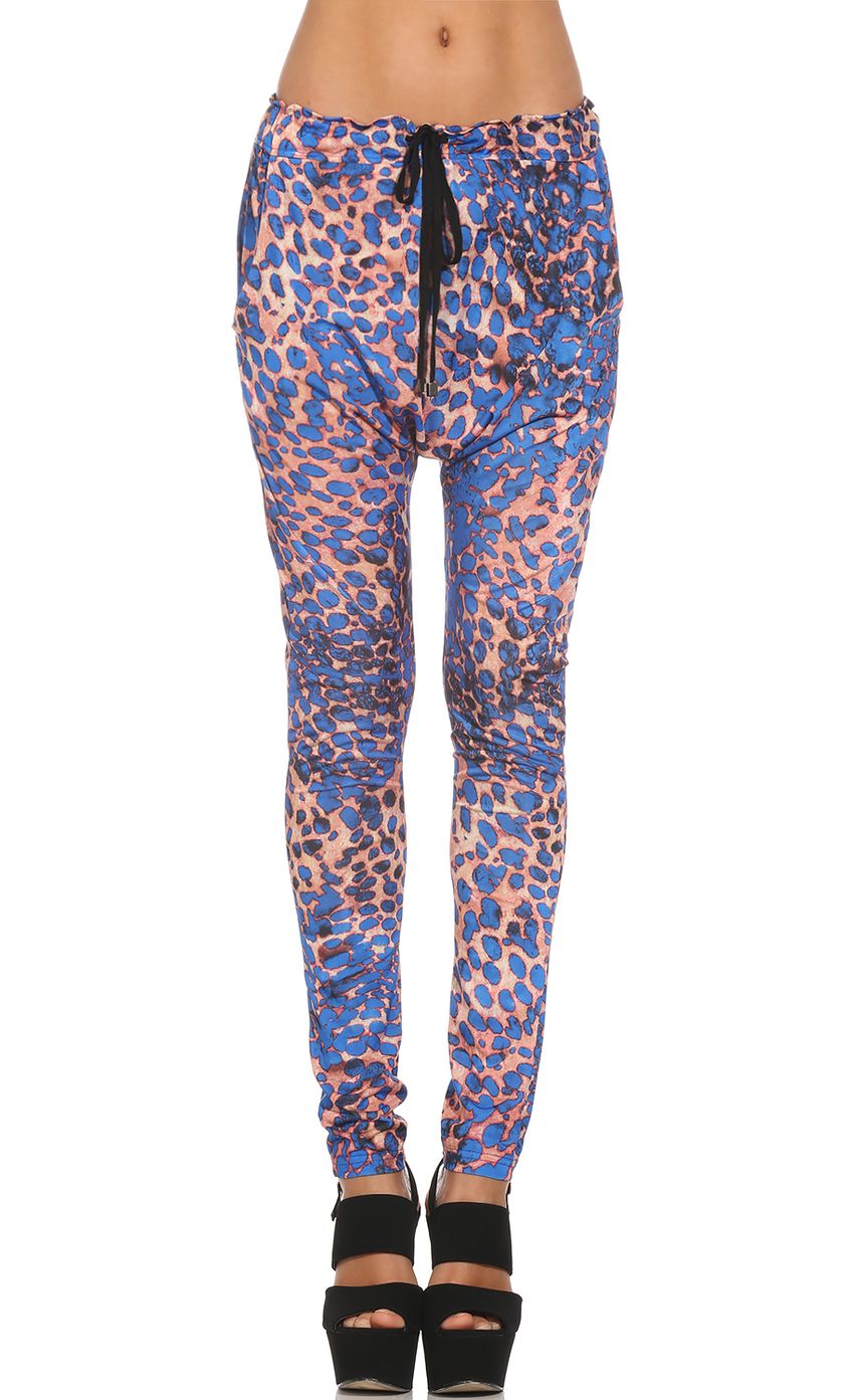 Picture ELECTRIC AVENUE PANTS. Source: https://media-img.lucyinthesky.com/data/Nov14_1/850xAUTO/0Y5A9767.JPG