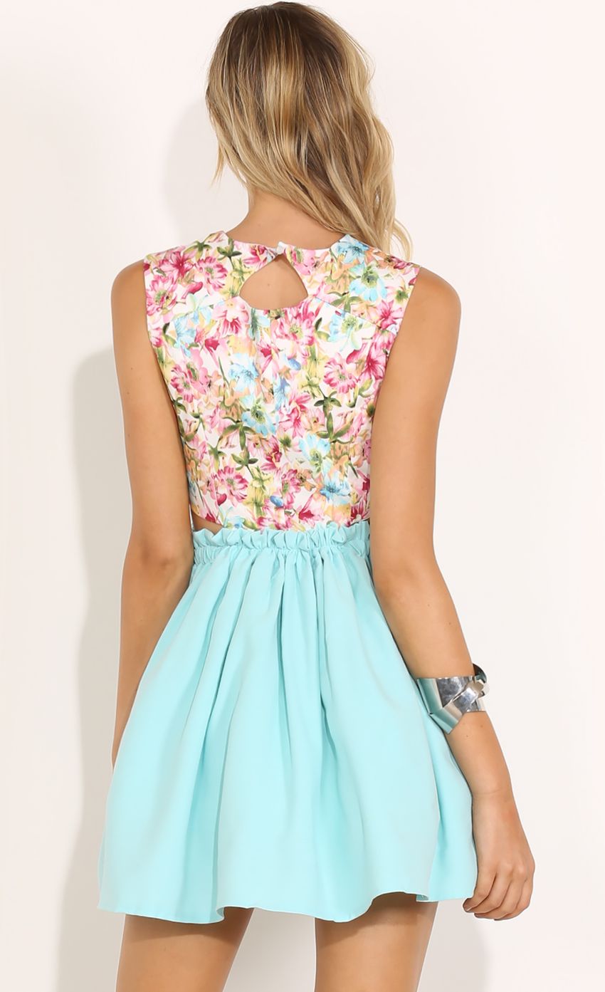 Picture DON'T BE FOOLED DRESS IN FLORAL. Source: https://media-img.lucyinthesky.com/data/Nov14_2/850xAUTO/0Y5A9560.JPG