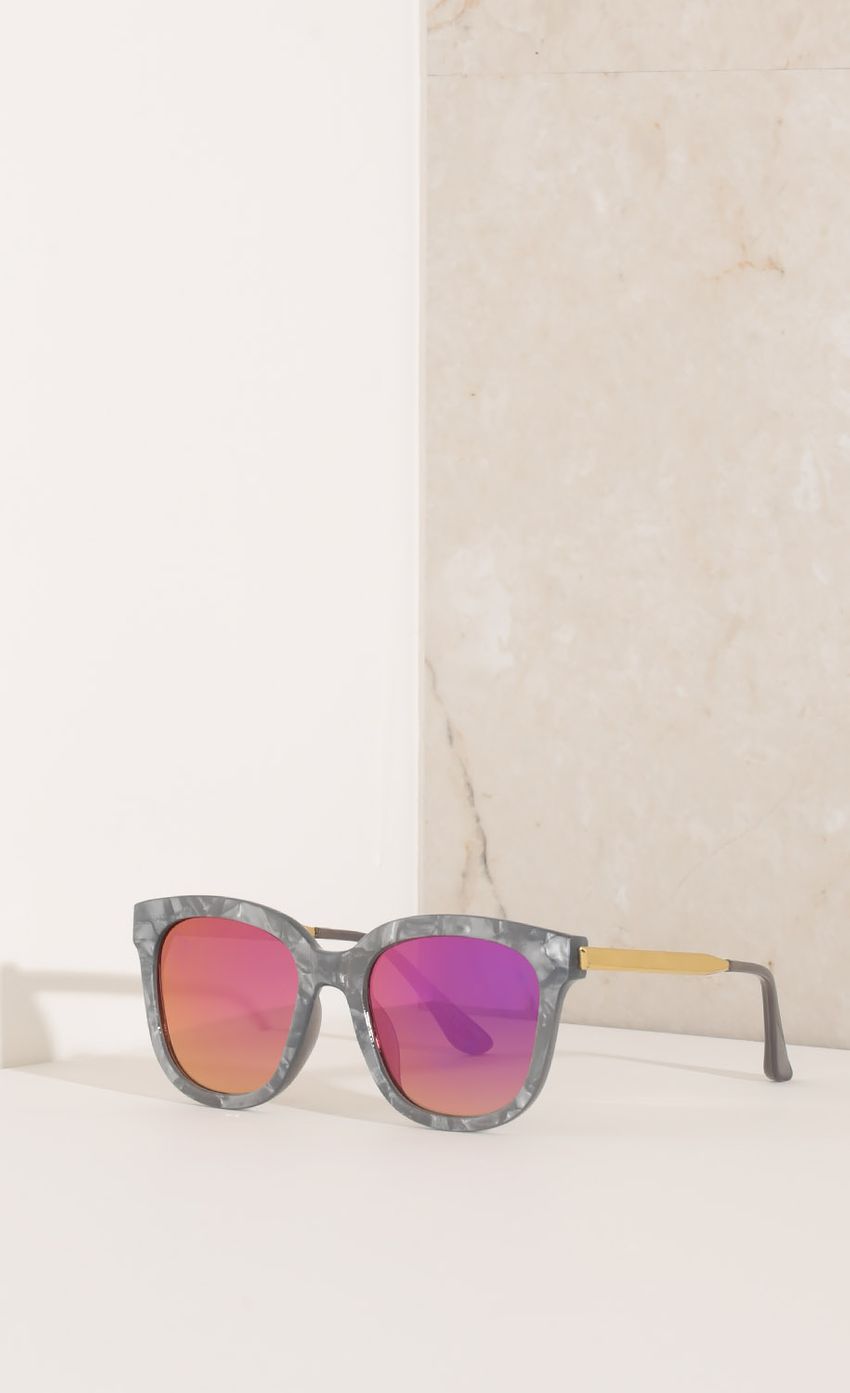 Picture Classic Sunglasses In Sunset. Source: https://media-img.lucyinthesky.com/data/Nov15_2/850xAUTO/0Y5A1013.JPG