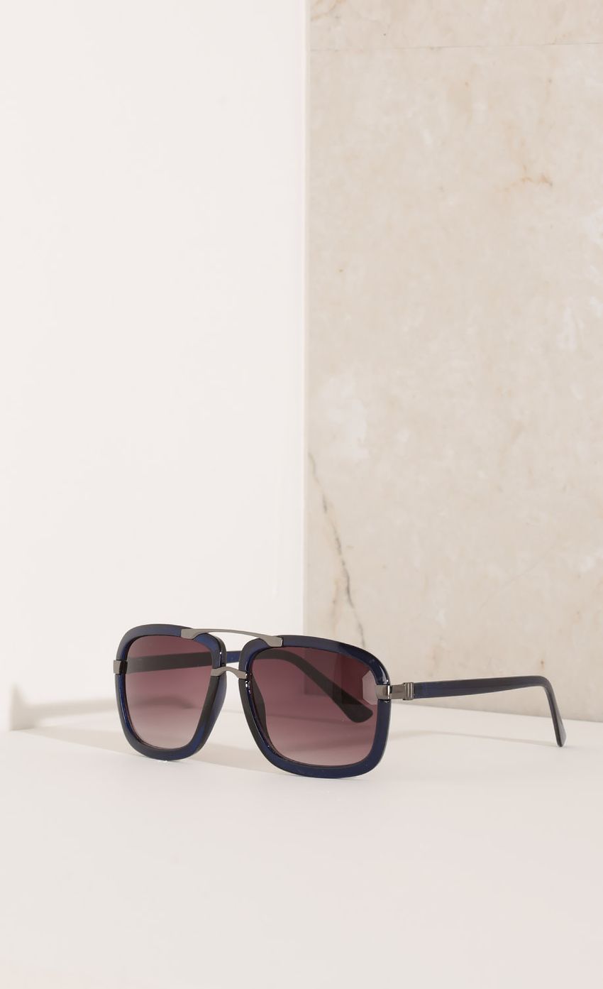 Picture Aviator Sunglasses With Gunmetal Detail. Source: https://media-img.lucyinthesky.com/data/Nov15_2/850xAUTO/0Y5A1028.JPG
