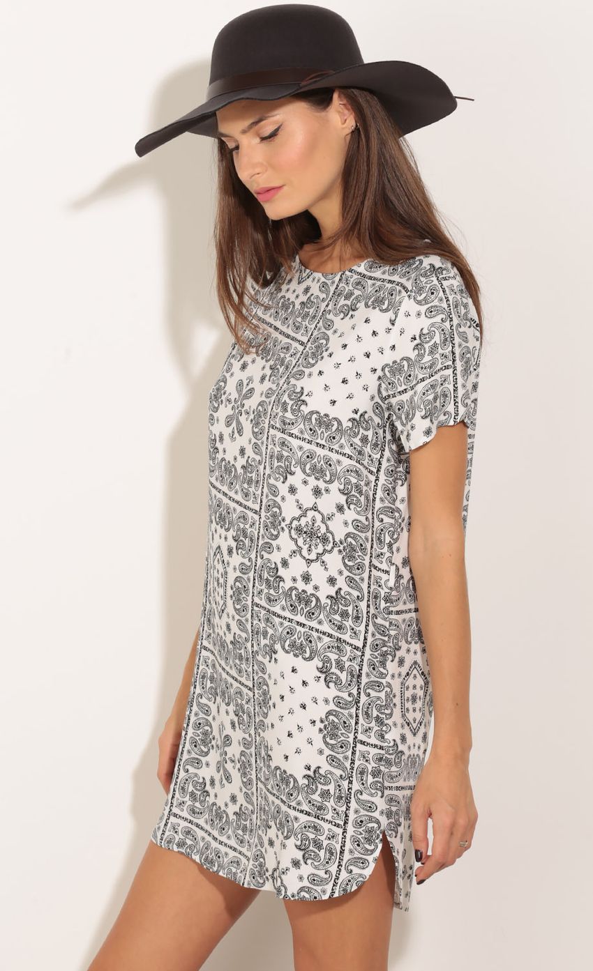 Picture Swirling Square Shift Dress. Source: https://media-img.lucyinthesky.com/data/Nov15_2/850xAUTO/0Y5A1262.JPG